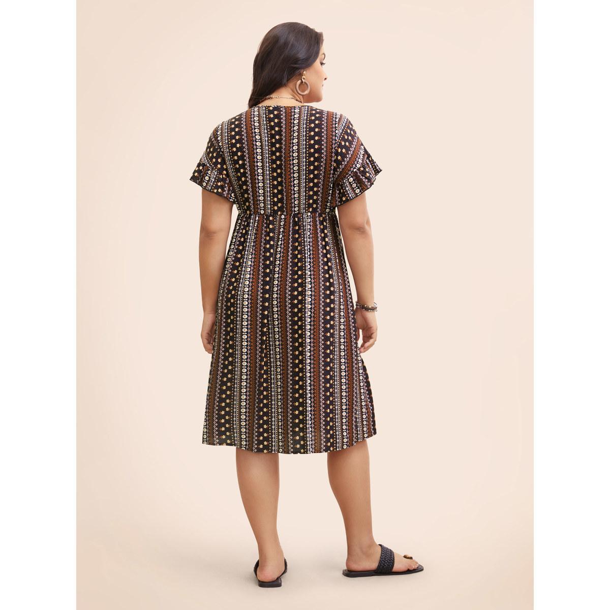 Plus Size Bandana Print Pocket V Neck Ruffle Sleeve Dress Multicolor Women Vacation Printed V-neck Short sleeve Curvy Midi Dress BloomChic 26/4X Product Image