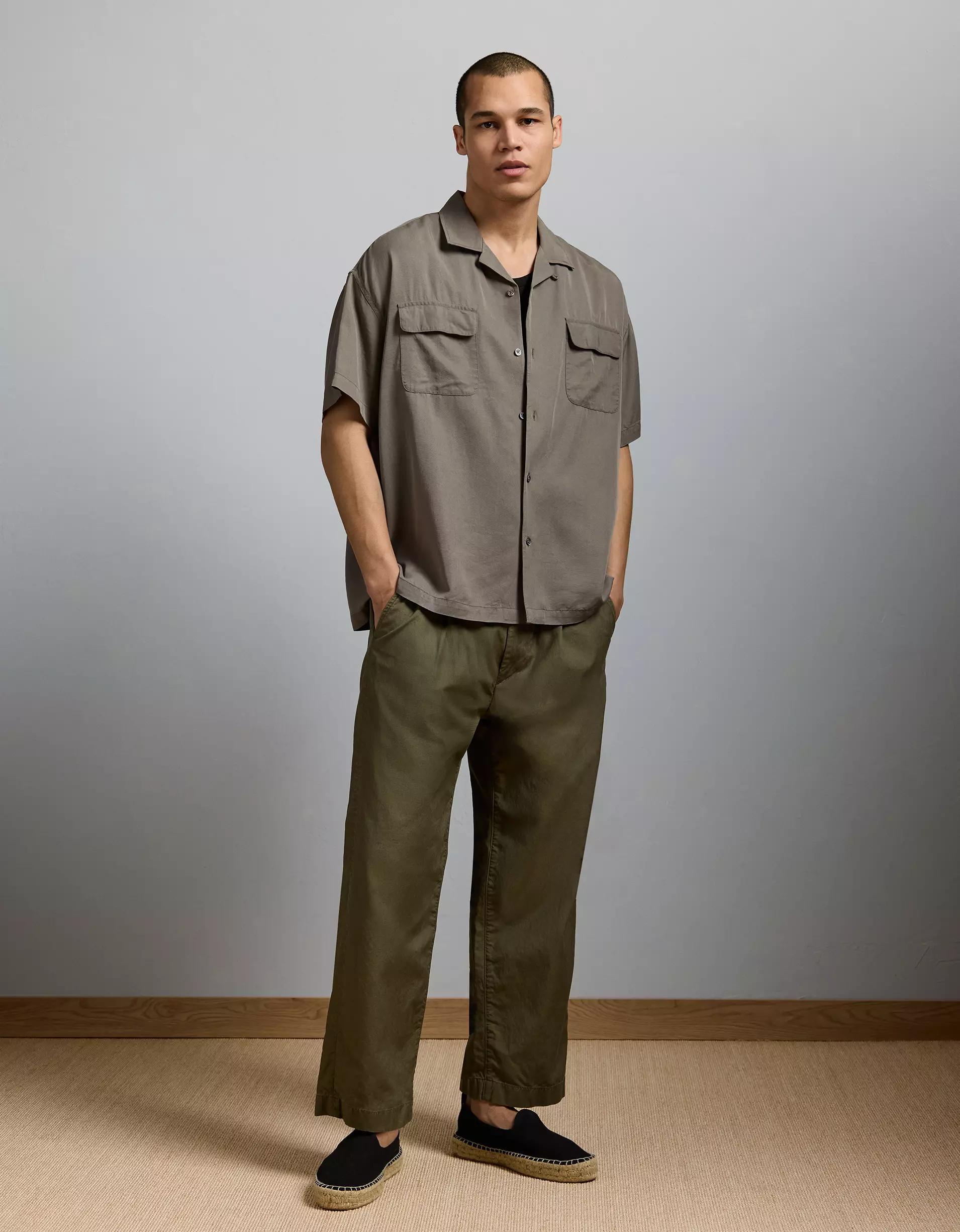 AE77 Premium Relaxed Short-Sleeve Button-Up Shirt Product Image