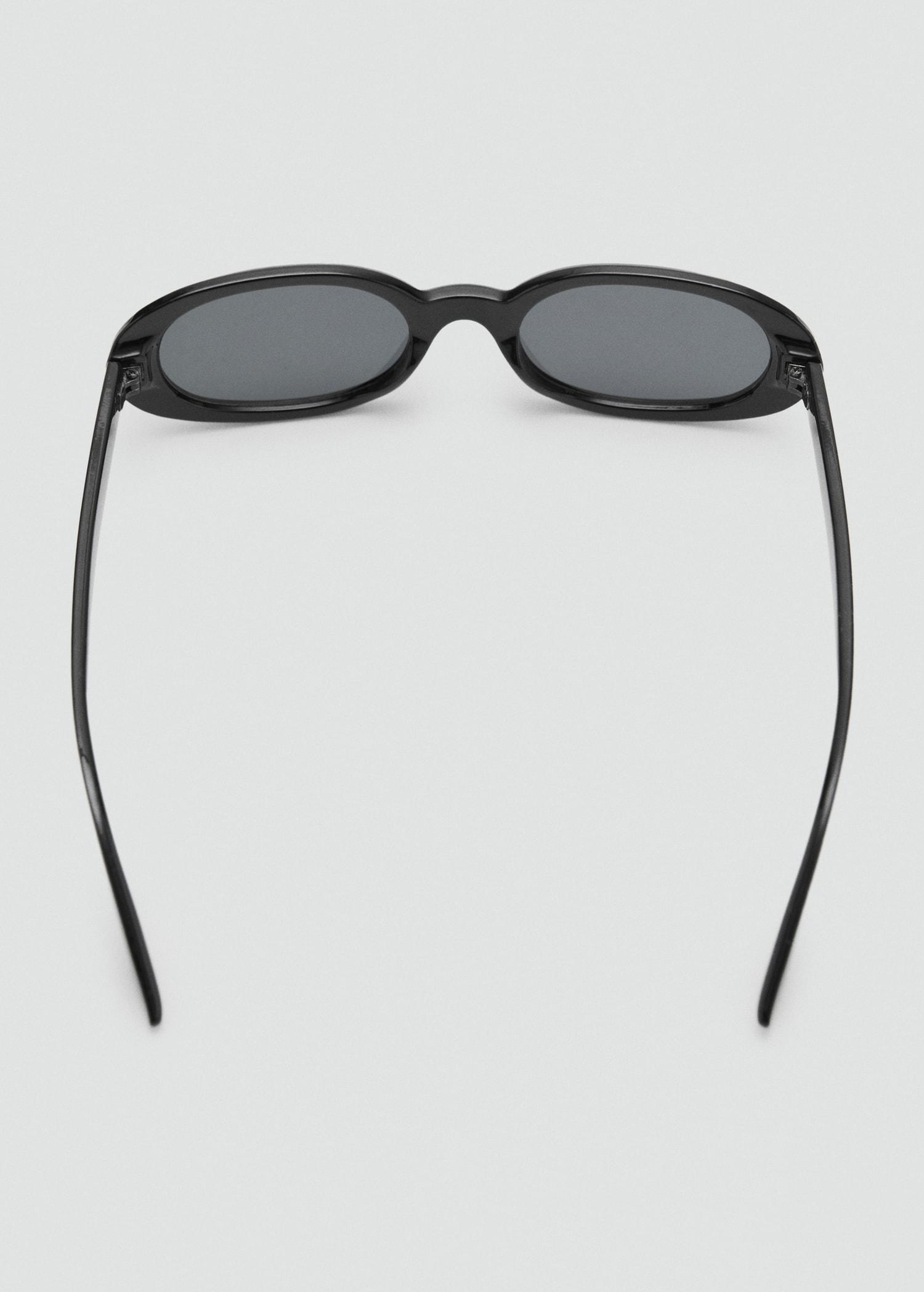 Oval-frame sunglasses - Women | MANGO USA Product Image