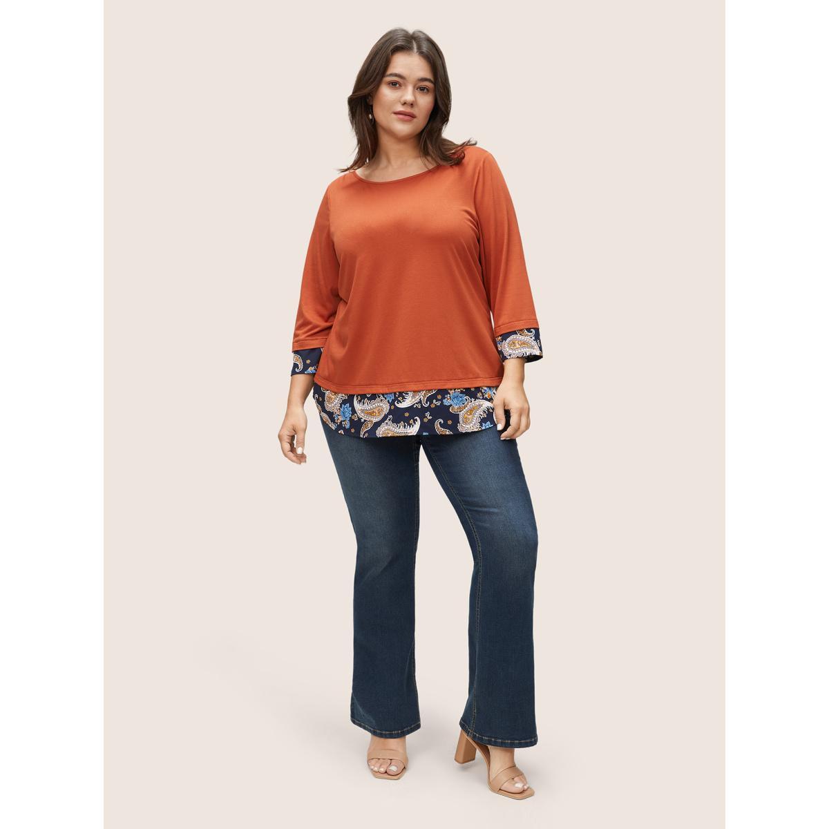 Plus Size Contrast Paisley Print Curved Hem T-shirt OrangeRed Women Casual Contrast Paisley Round Neck Everyday T-shirts BloomChic 12/L Product Image