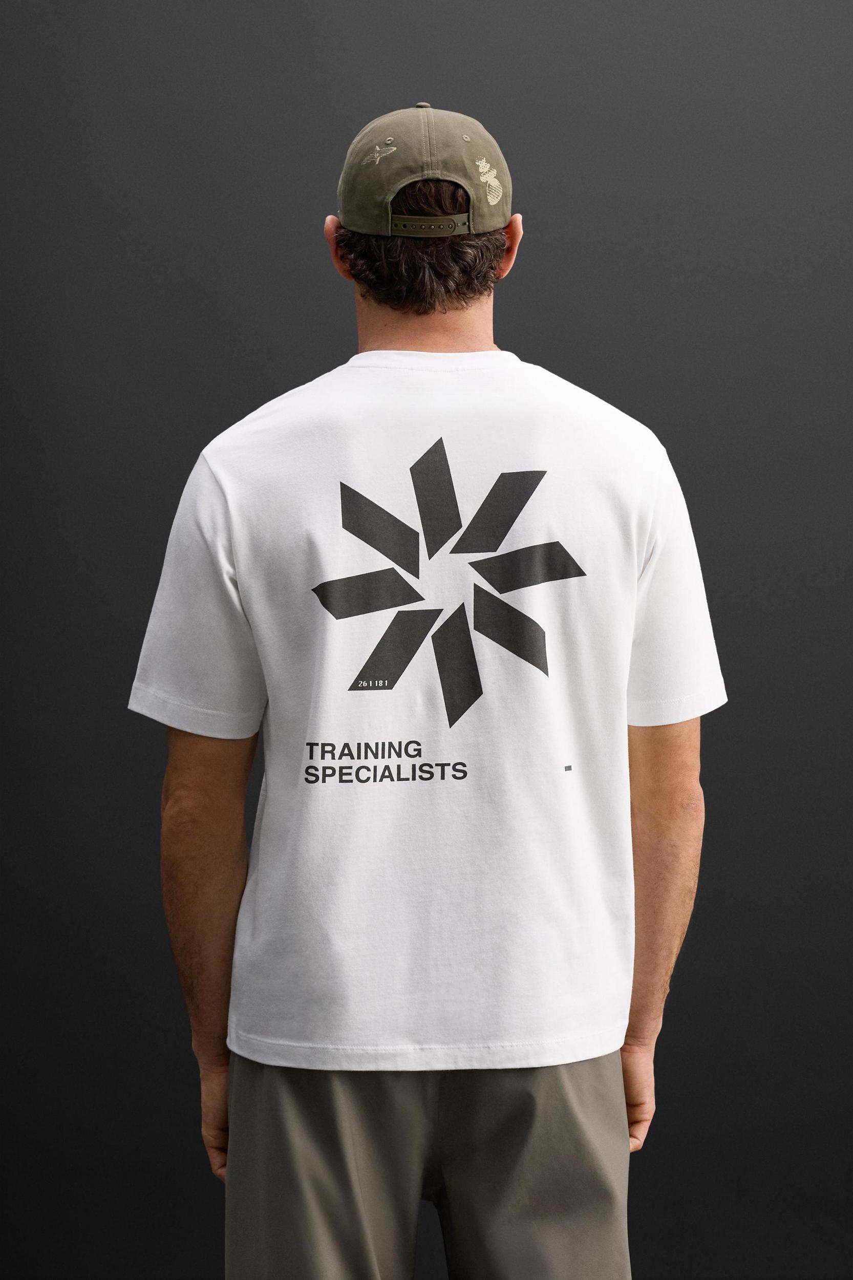 GRAPHIC PRINT T-SHIRT Product Image