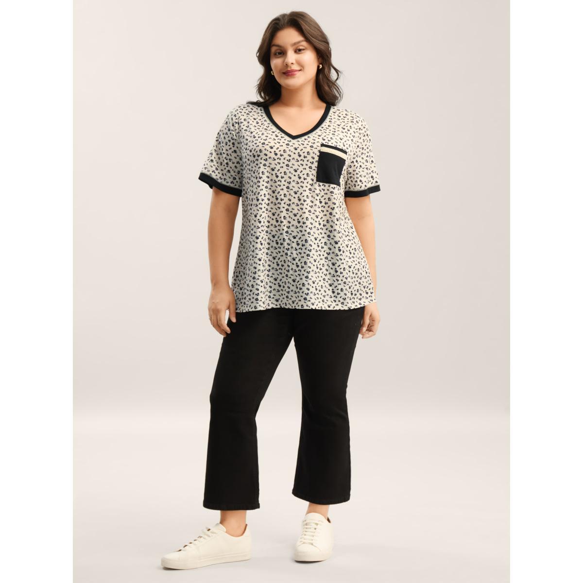 Plus Size Stretchy Delicate Floral Print Contrast T-Shirt BlackFlower Women Woven ribbon&lace trim Natural Flowers V-neck Everyday-Casual T-shirts BloomChic 28/5X Product Image