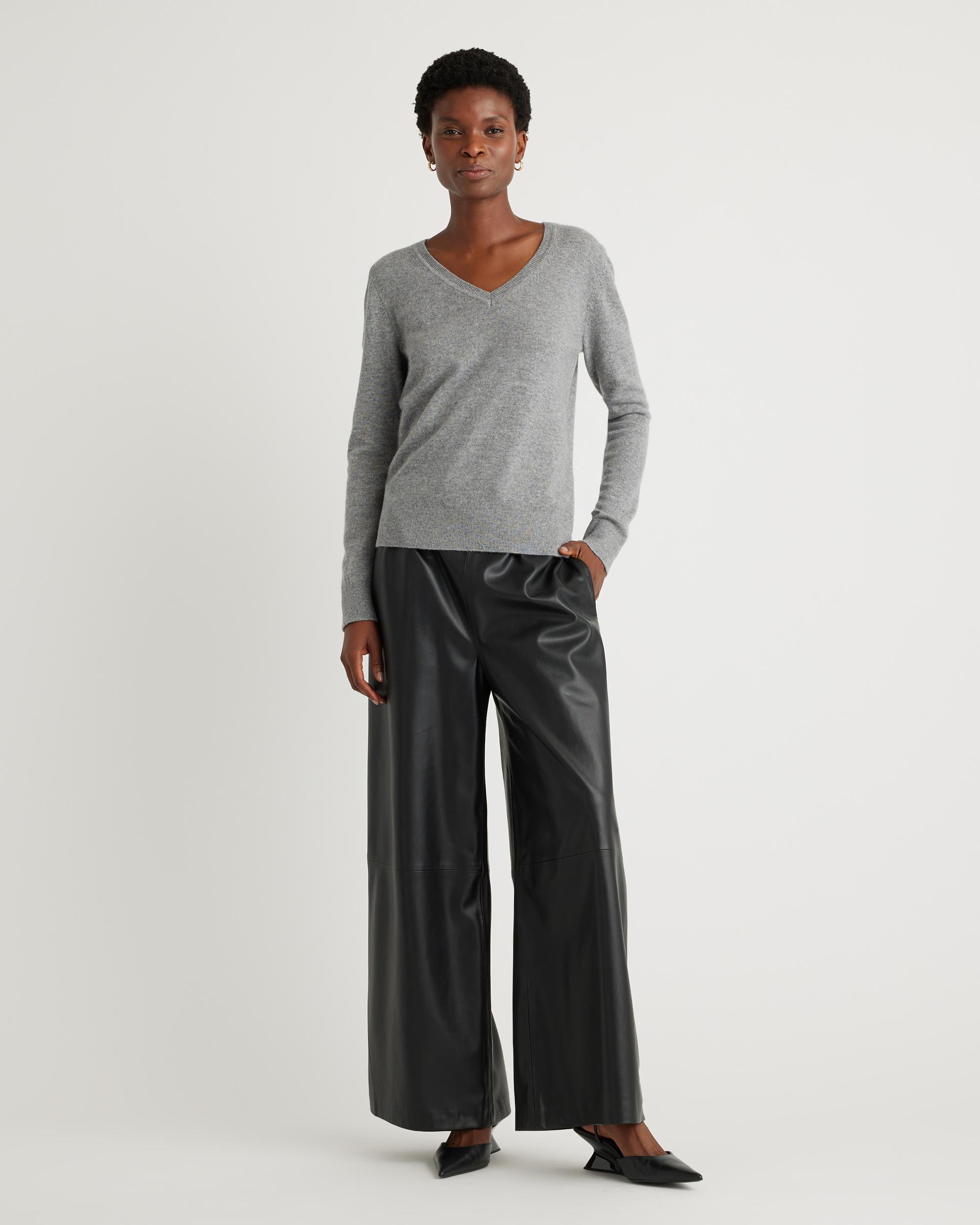Quince | Women's Mongolian Cashmere V-Neck Sweater Size XS Product Image