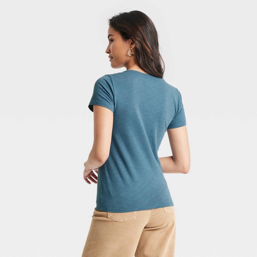 Womens Short Sleeve V-Neck T-Shirt - Universal Thread Medium Blue XS Product Image