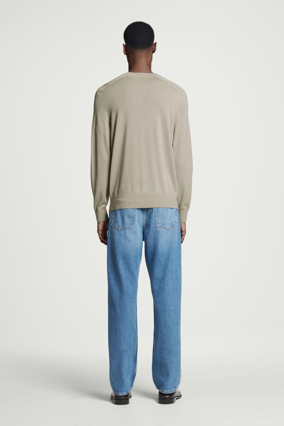 FINE-KNIT CASHMERE CREW-NECK SWEATER Product Image