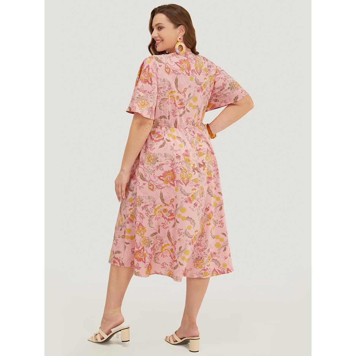 Plus Size Bandana Print Pocket Shirred V Neck Ruffle Hem Dress Pink Women Vacation Pocket V-neck Short sleeve Curvy Midi Dress BloomChic 28/5X Product Image