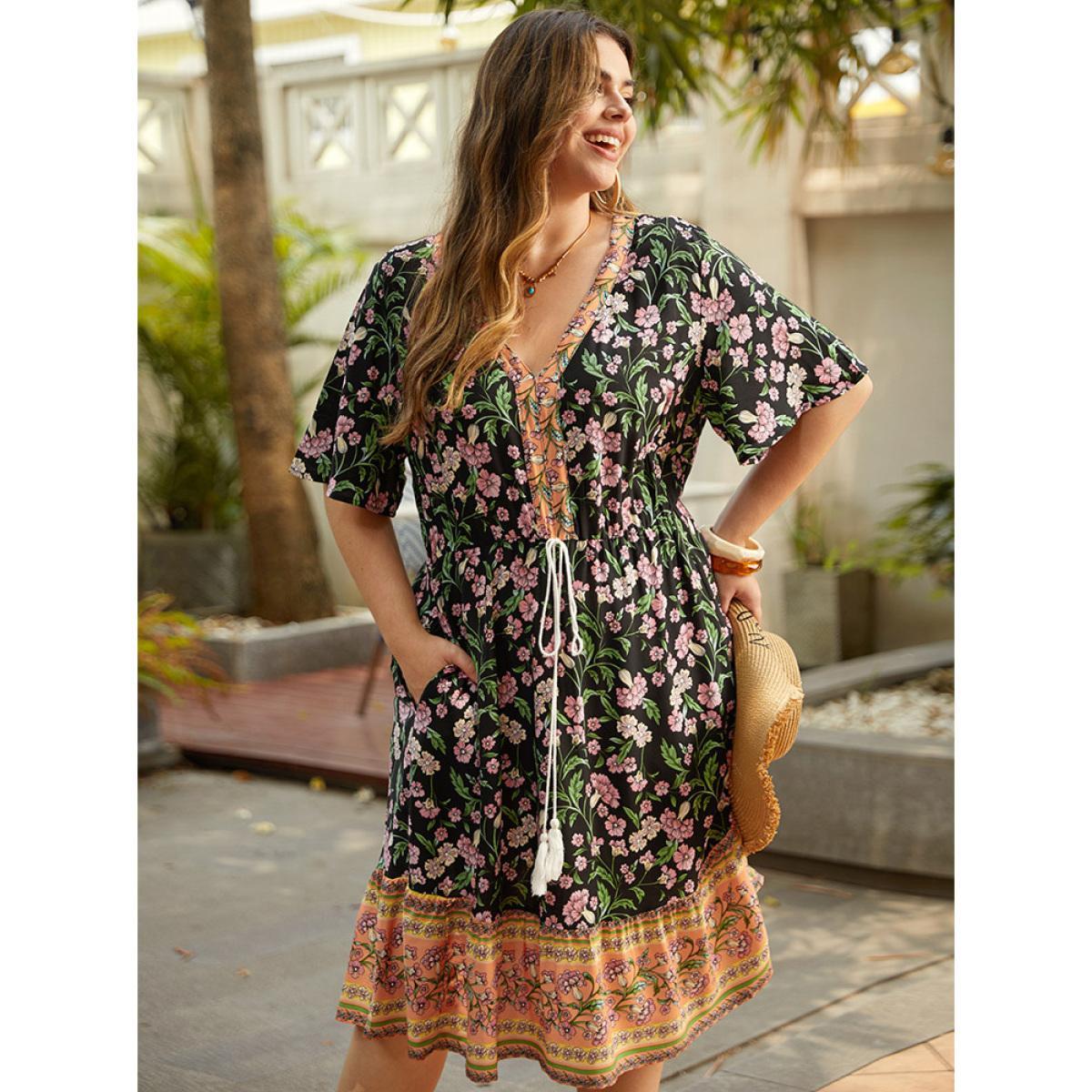 Plus Size Floral Print Pocket Tassels Ties Patchwork Dress Black Women Vacation Tassels V-neck Short sleeve Curvy Midi Dress BloomChic 18-20/2X Product Image