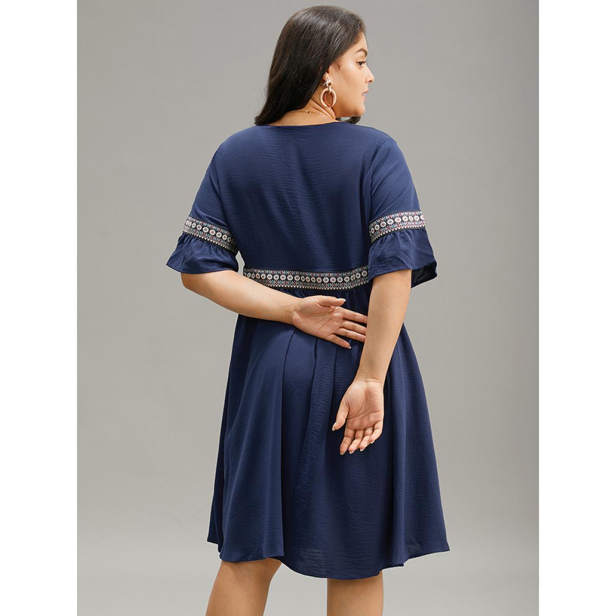 Plus Size Bandana Print Pocket Bell Sleeve Patchwork Dress DarkBlue Women Vacation Plain V-neck Short sleeve Curvy Midi Dress BloomChic 10/M Product Image