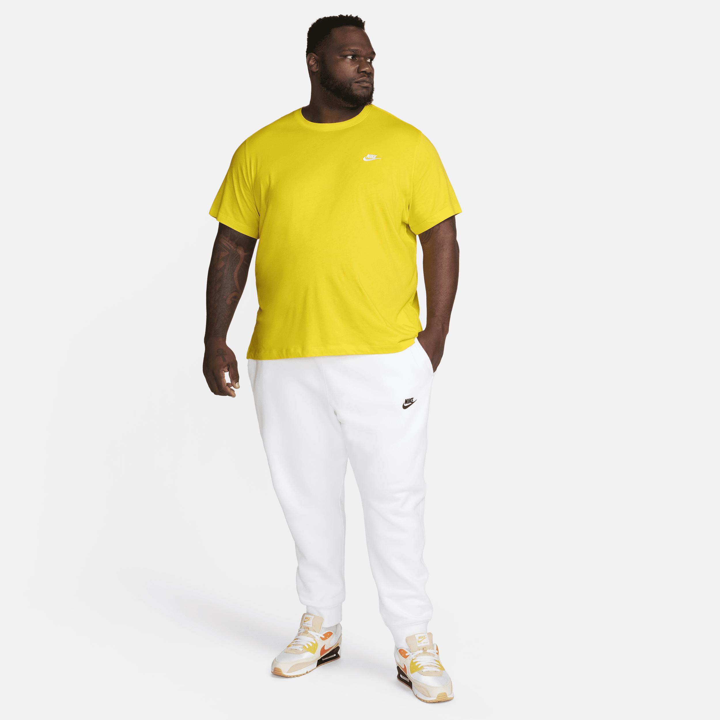 Nike Sportswear Club T-Shirt Product Image