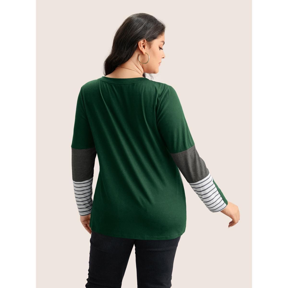 Plus Size Colorblock Contrast Striped V Neck T-shirt DarkGreen Women Casual Contrast Striped V-neck Everyday T-shirts BloomChic 18-20/2X Product Image