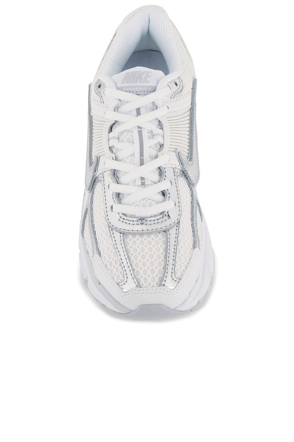 Zoom Vomero 5 Gold Sneaker Nike Product Image