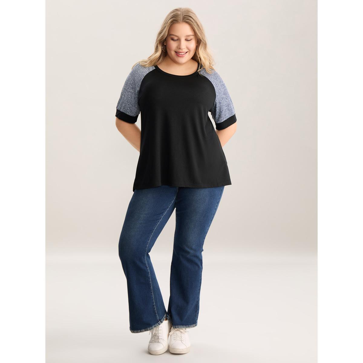 Plus Size Color Contrast Raglan Sleeve T-Shirt Black Women Contrast Round Neck Everyday-Casual T-shirts BloomChic 30/6X Product Image