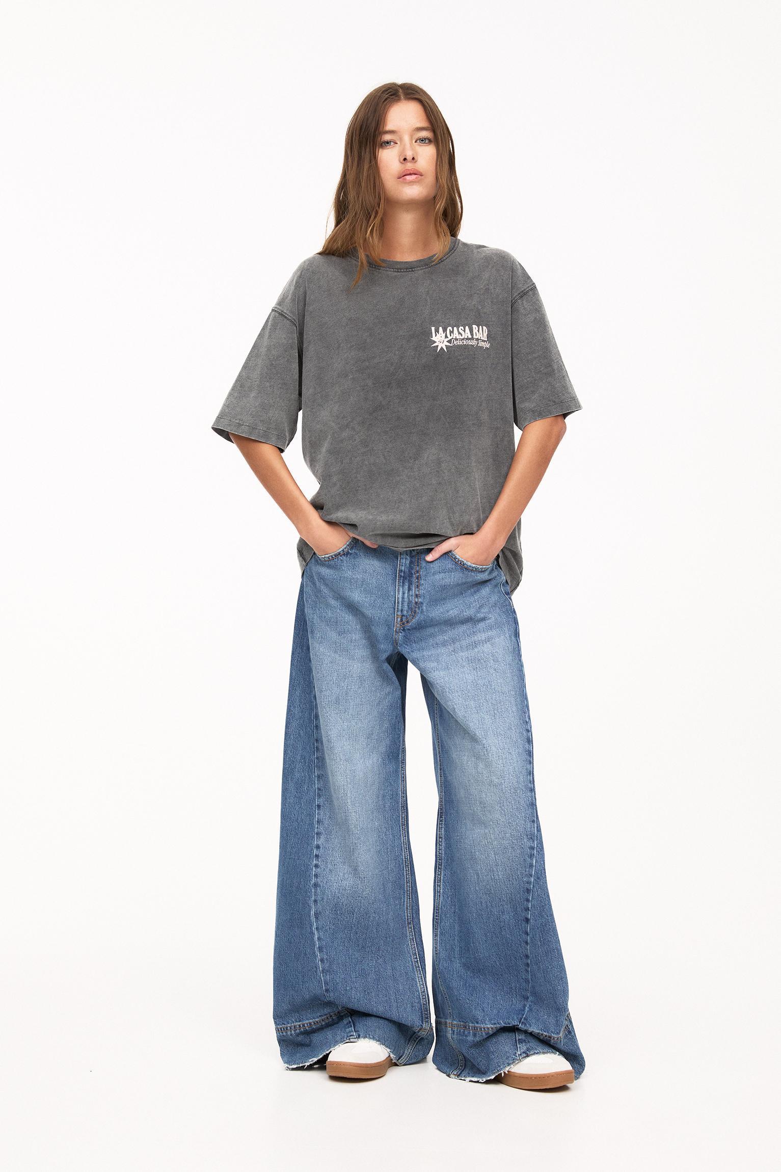 Gray napkin graphic T-shirt Product Image