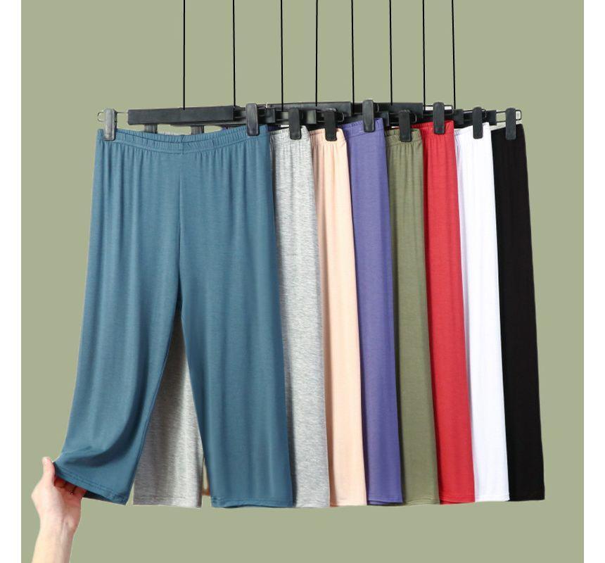 Elastic Waist Plain Capri Sweatpants Product Image