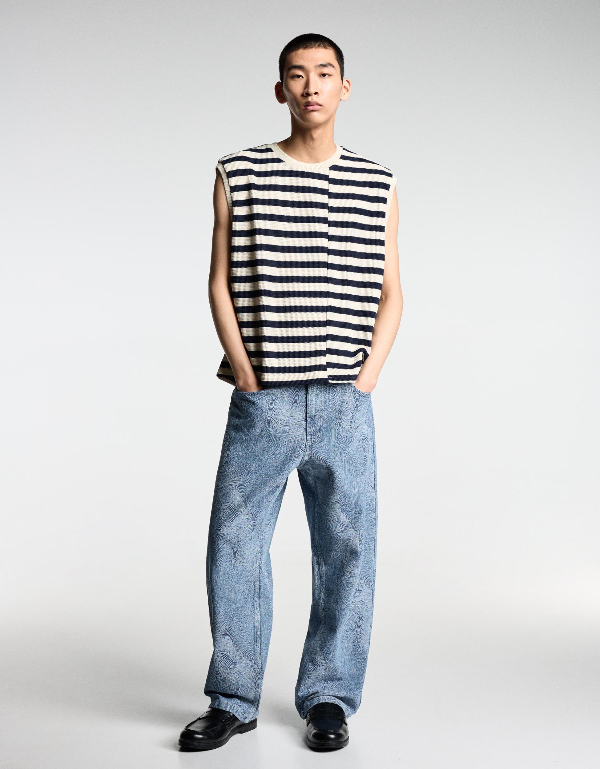 Striped vest Product Image