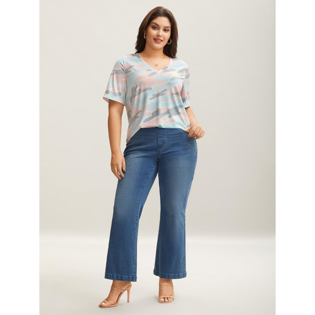 Plus Size Camouflage Print V-Neck Curvy T-Shirt Nudepink Women Elegant Roll Hem V-neck Everyday T-shirts BloomChic 12/L Product Image