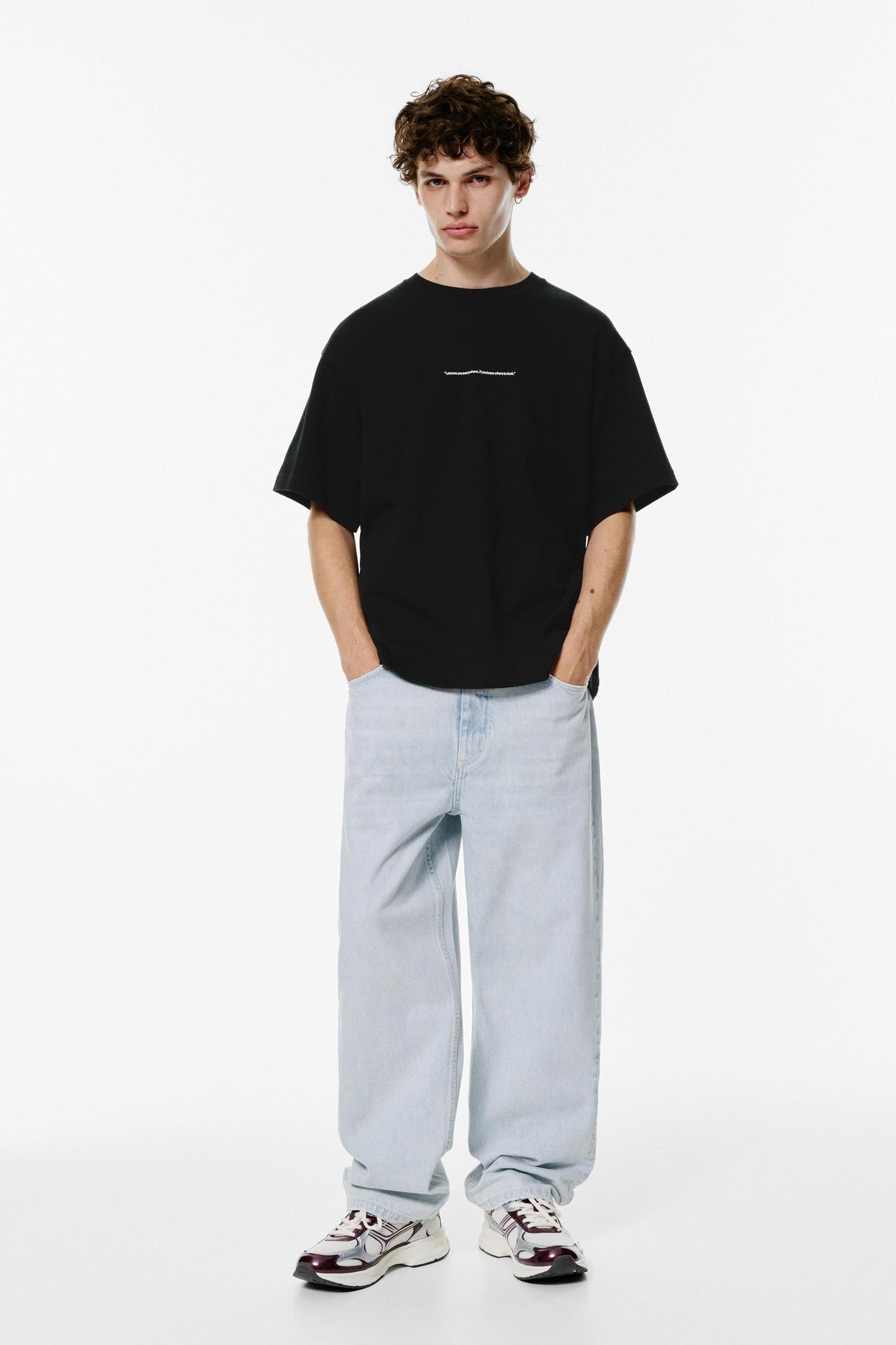 Short sleeve sweatshirt with graphic Product Image
