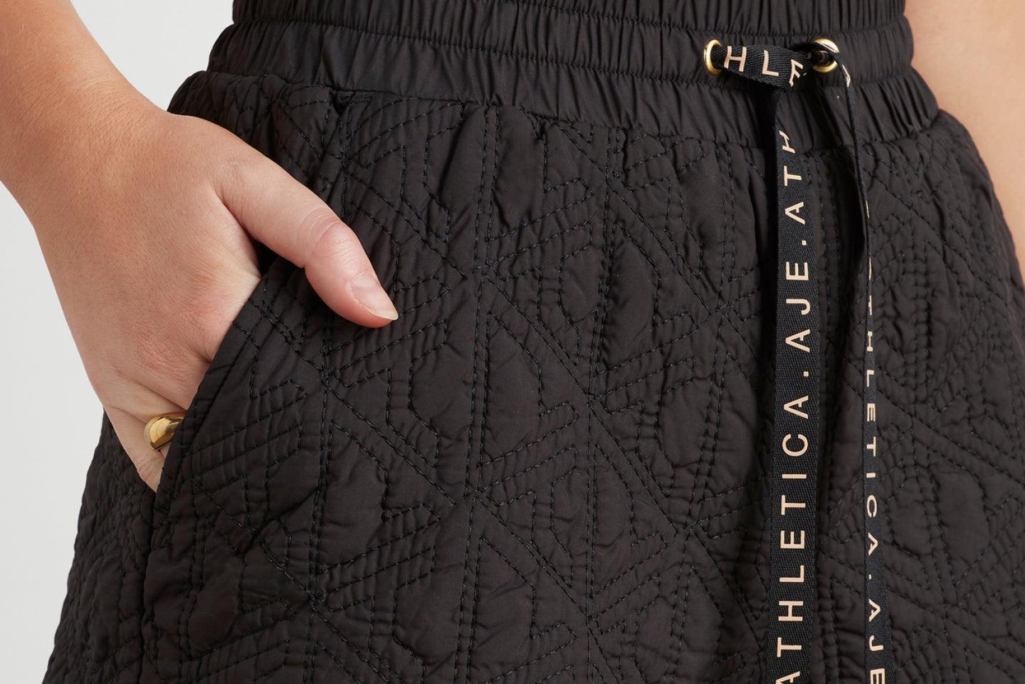 Quilted Logo Spray Shorts 623 Product Image