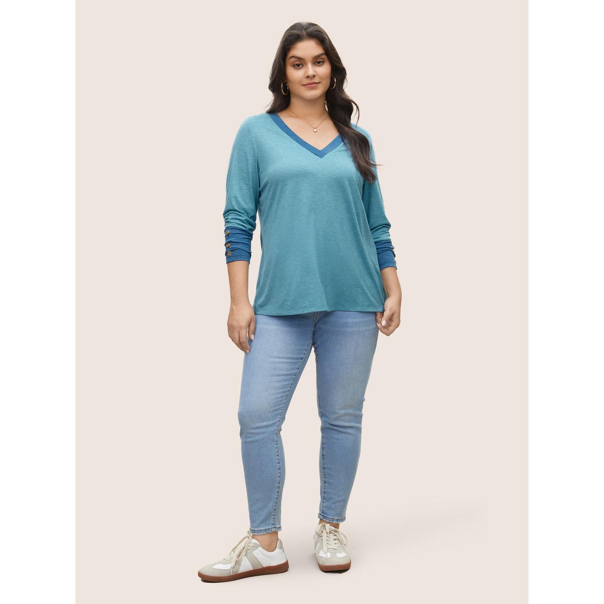 Plus Size Contrast Patchwork Button Detail T-shirt LightBlue Women Casual Contrast Plain V-neck Everyday T-shirts BloomChic 12/L Product Image