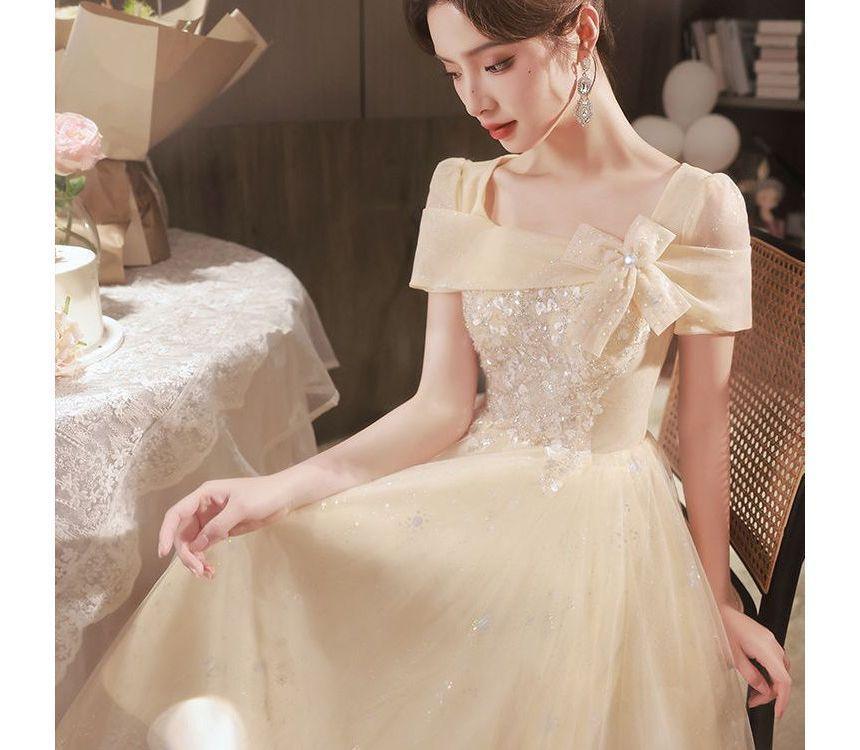 Short-Sleeve Square Neck Mesh A-Line Evening Gown Product Image