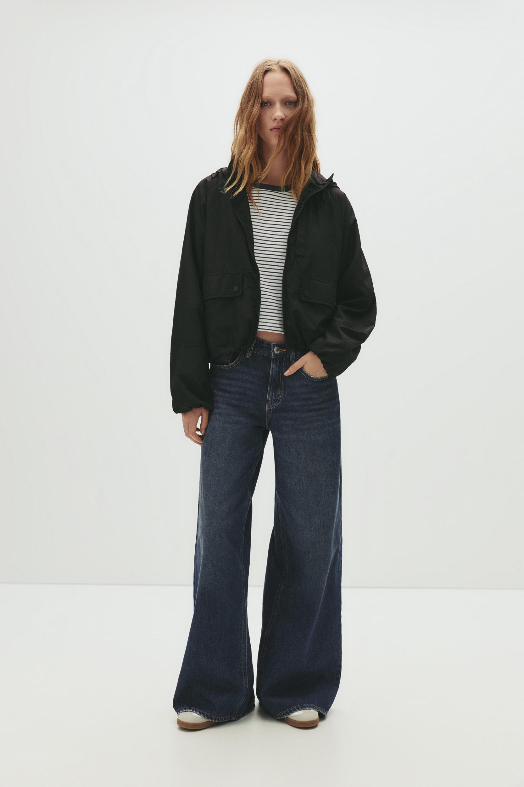 Short lightweight hooded jacket Product Image