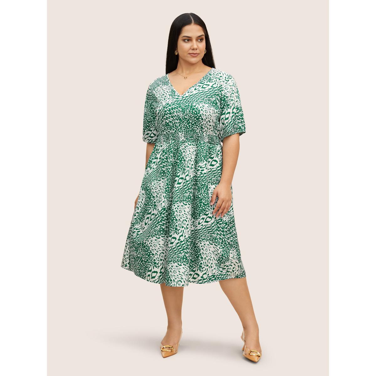 Plus Size Leopard Print Shirred Lantern Sleeve Dress Green Women At the Office Shirred V-neck Half Sleeve Curvy BloomChic 26/4X Product Image