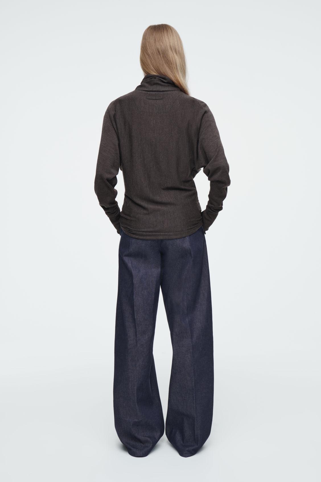 THE FUNNEL-NECK MERINO WOOL SWEATER Product Image