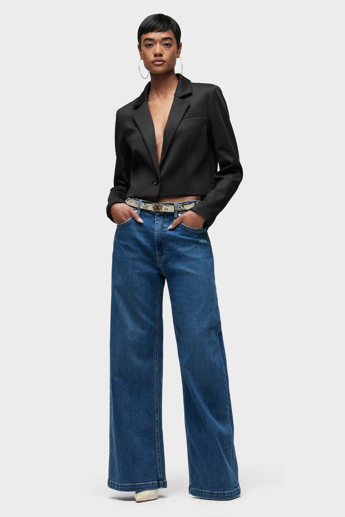 Cropped Blazer Female Product Image