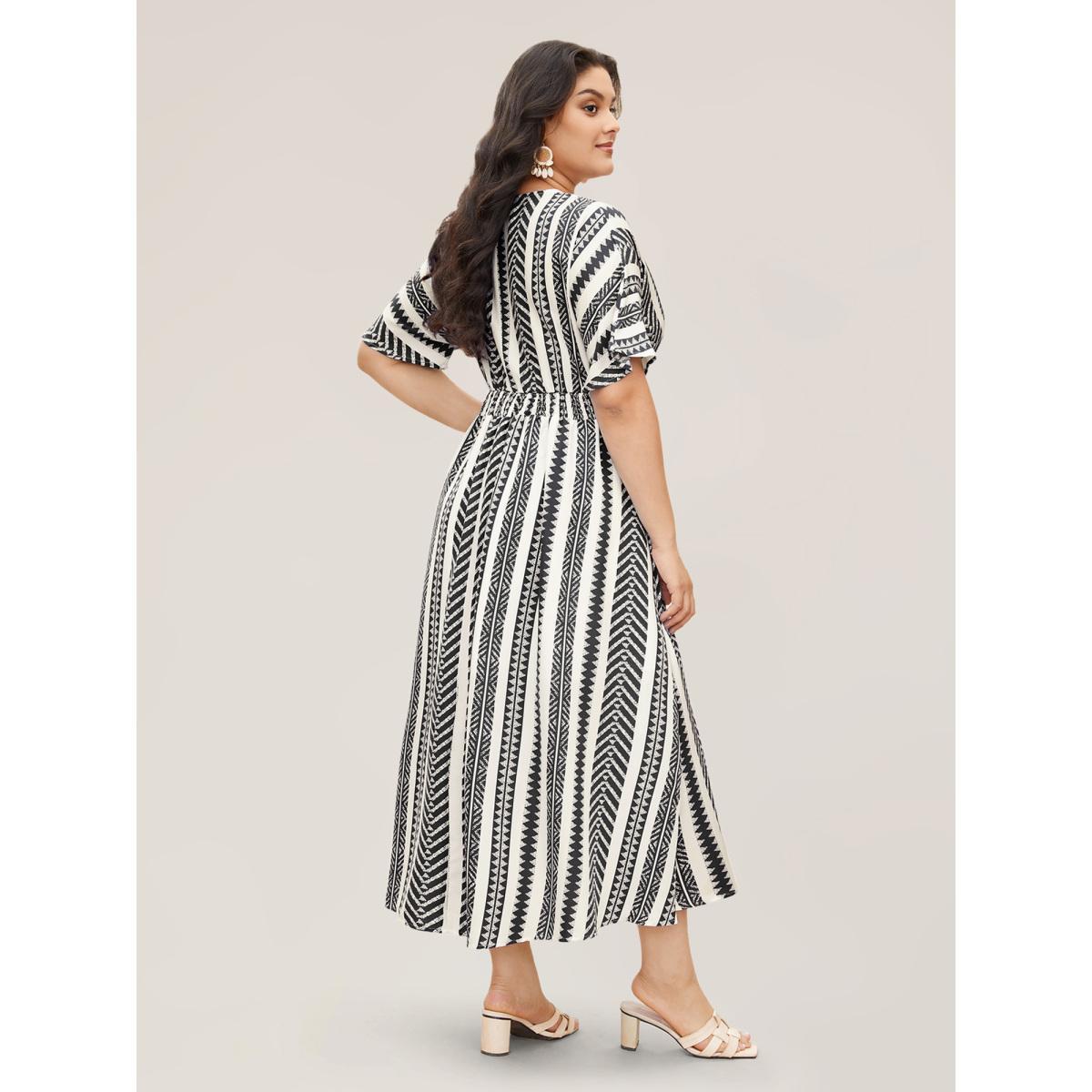Plus Size Solid Geometric Dolman Sleeve Pocket Shirred Split Hem Dress Beige Women Resort Non V-neck Half Sleeve Curvy Long Dress BloomChic 28/5X Product Image