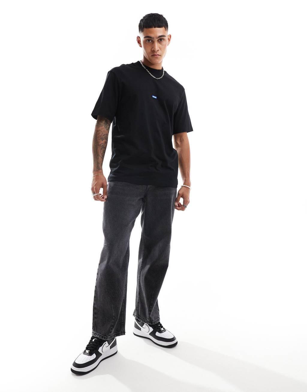 HUGO Blue Nieros t-shirt in black Product Image