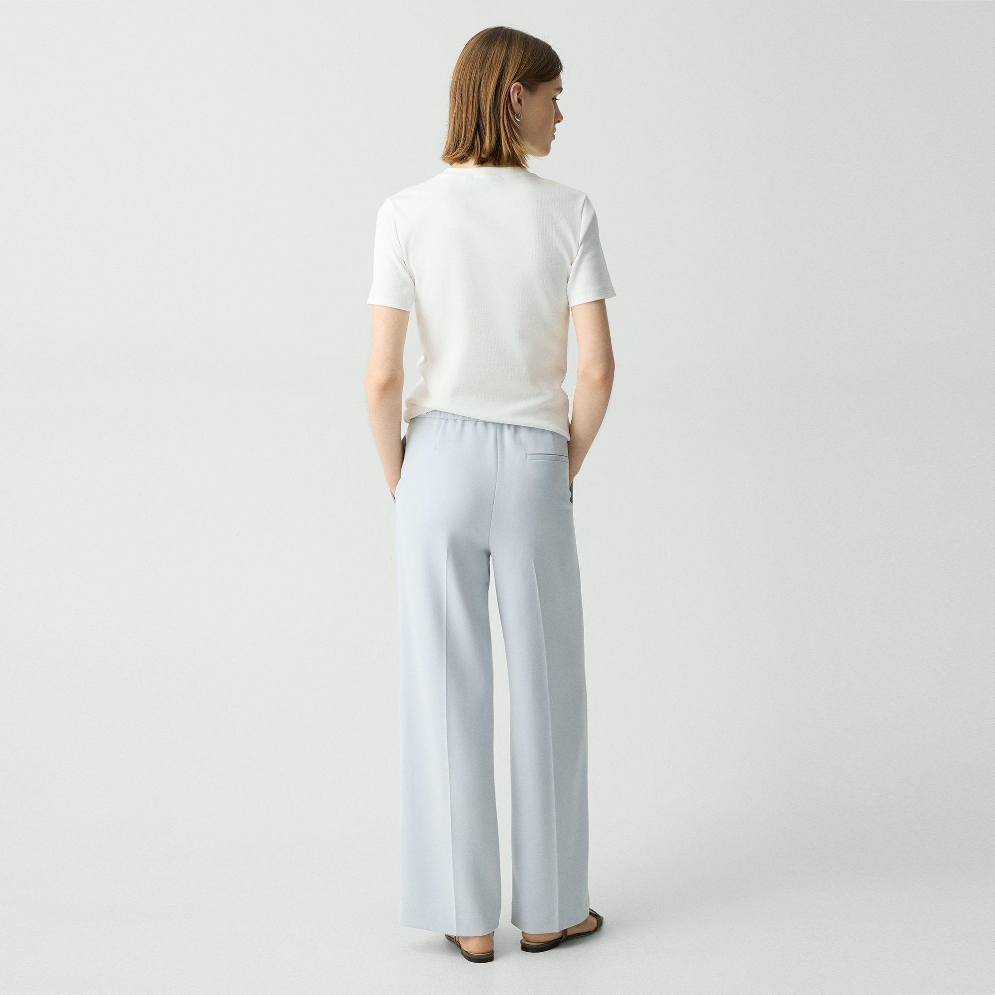 WIDE PULL ON A Product Image
