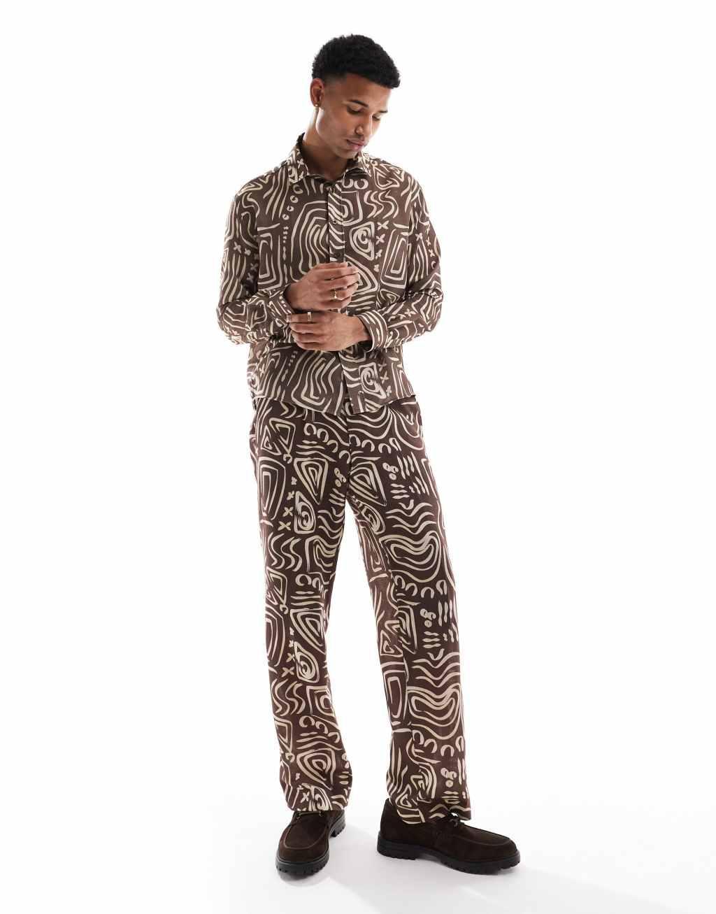 Viggo relaxed shirt in dark brown abstract print - part of a set Product Image