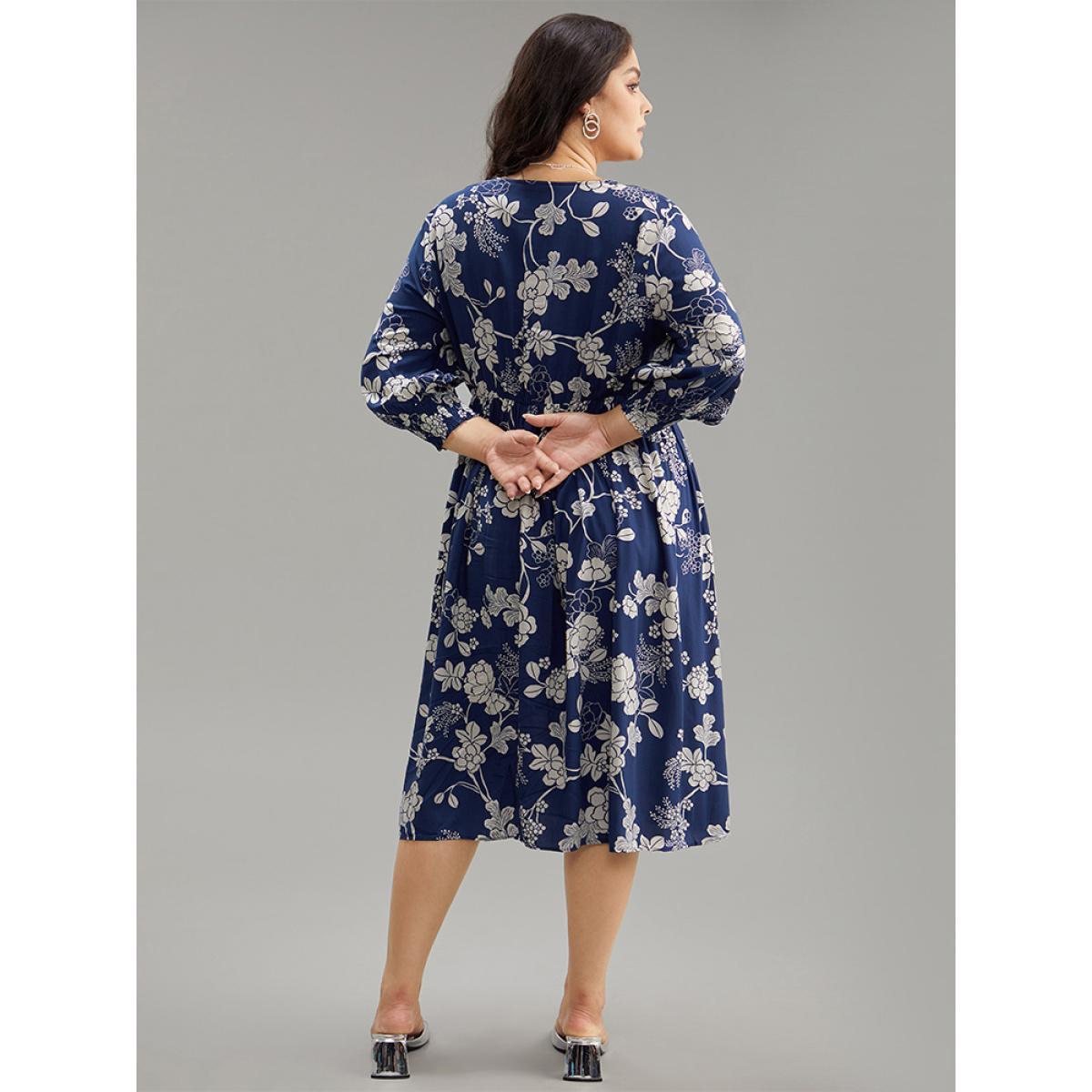 Plus Size Supersoft Essentials Silhouette Floral Print Pocket Dress Navy Women Resort Gathered V-neck Elbow-length sleeve Curvy Midi Dress BloomChic 18-20/2X Product Image