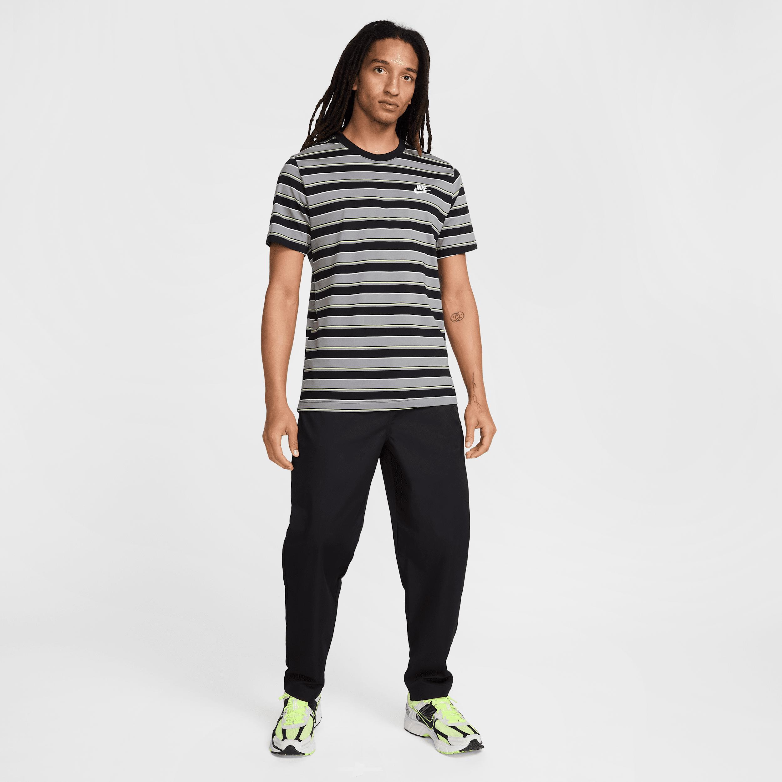 Nike Club Men's T-Shirt Product Image