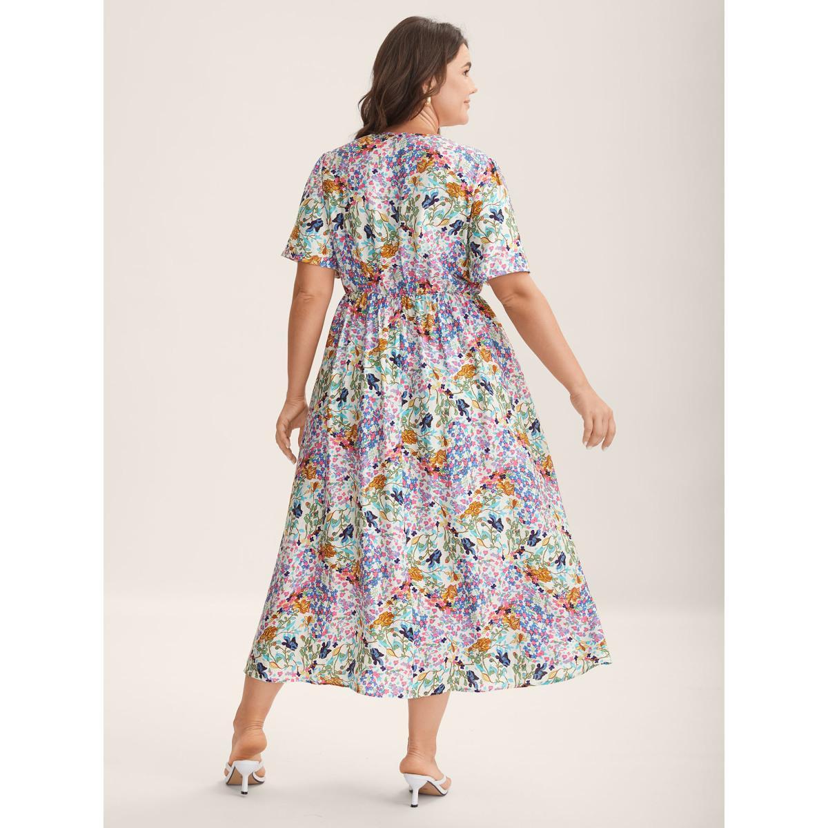 Plus Size Floral Print Cinched-Waist Pockets Midi Dress Mediumblue Women V-neck Short sleeve Curvy BloomChic 30/6X Product Image