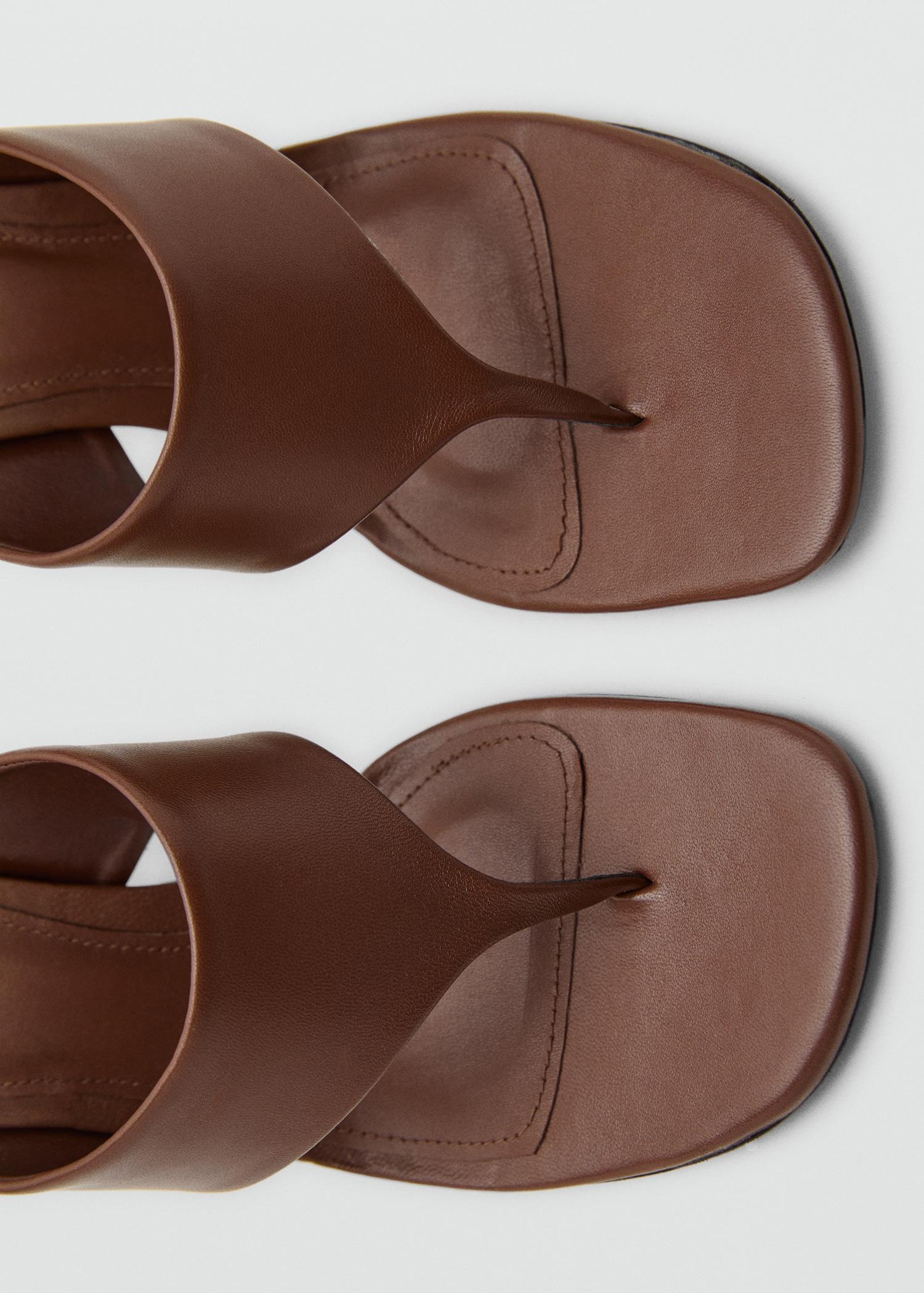 Contrast wedge leather sandal - Women | MANGO USA Product Image