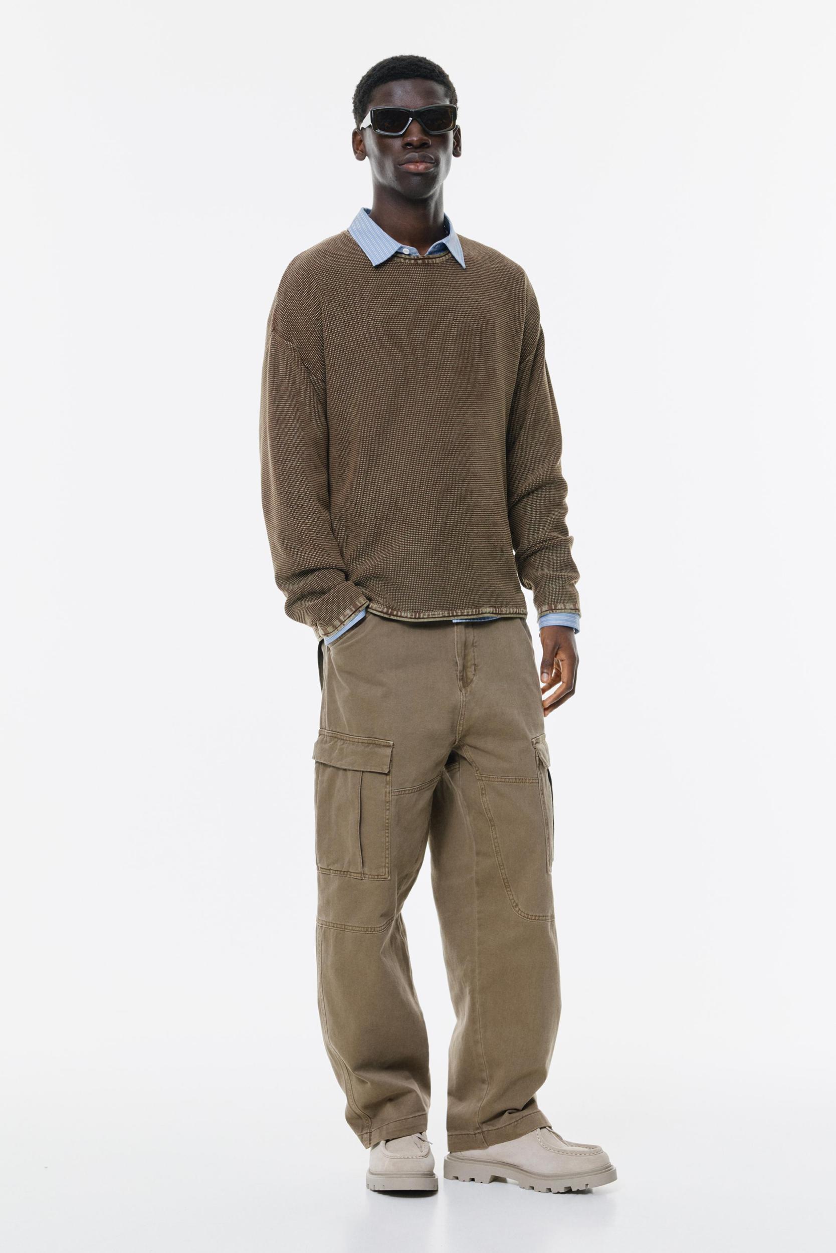 Baggy cargo trousers Product Image