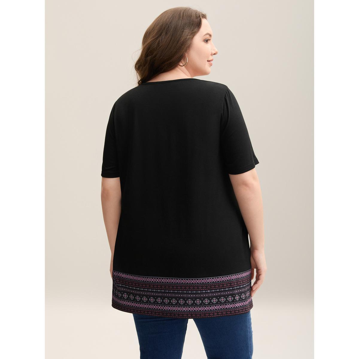Plus Size Boho Striped Hem Stretchy Pockets T-Shirt Black Women Casual Contrast V-neck Loose Everyday T-shirts BloomChic 22-24/3X Product Image