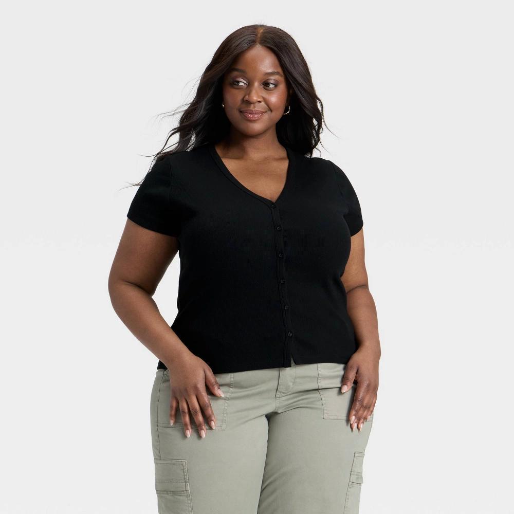 Women's Short Sleeve V-Neck Button-Down Shirt - Universal Thread™ Product Image