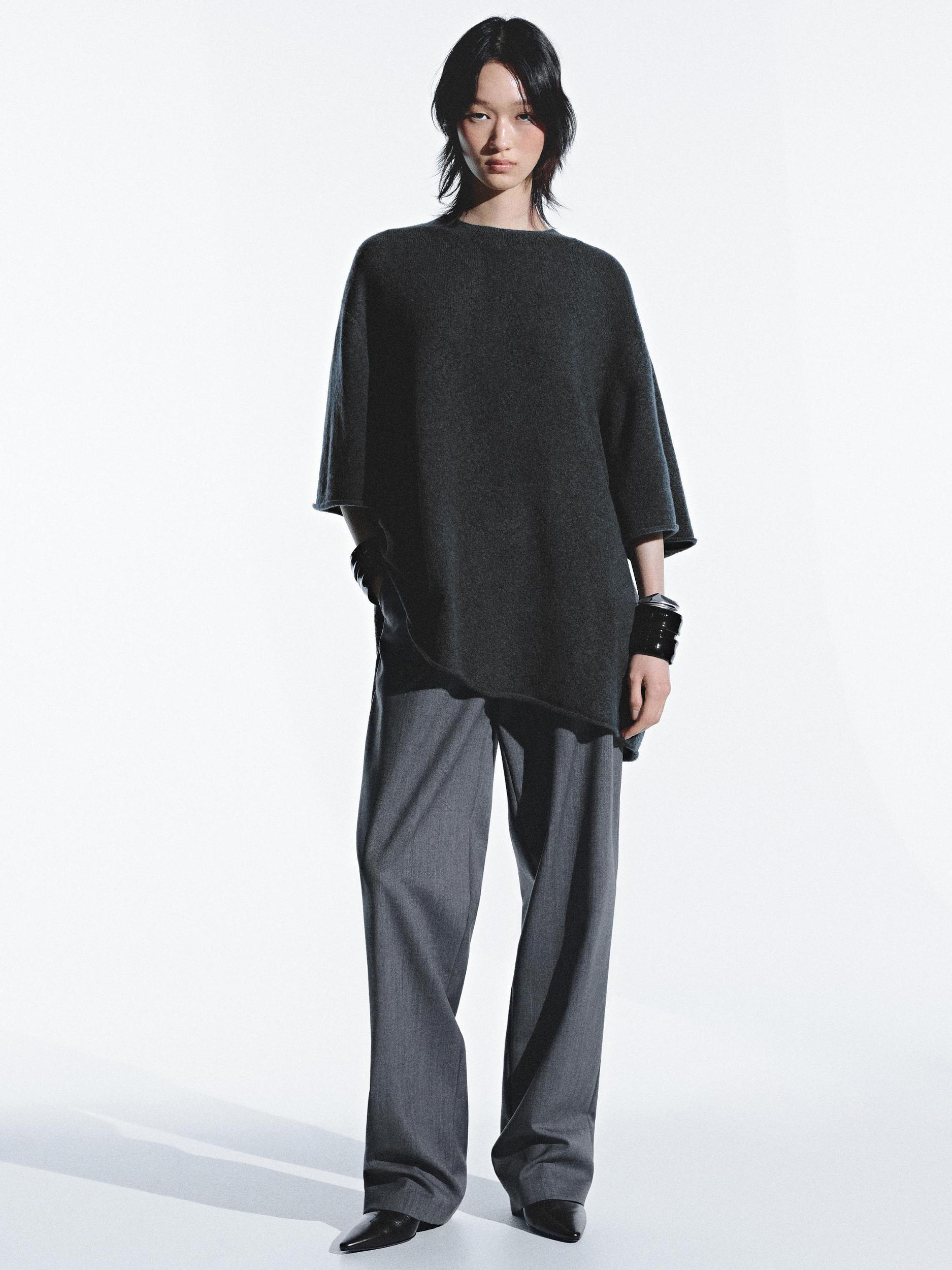Oversize knit short sleeve sweater · Anthracite Grey · Sweaters And Cardigans | Massimo Dutti Product Image