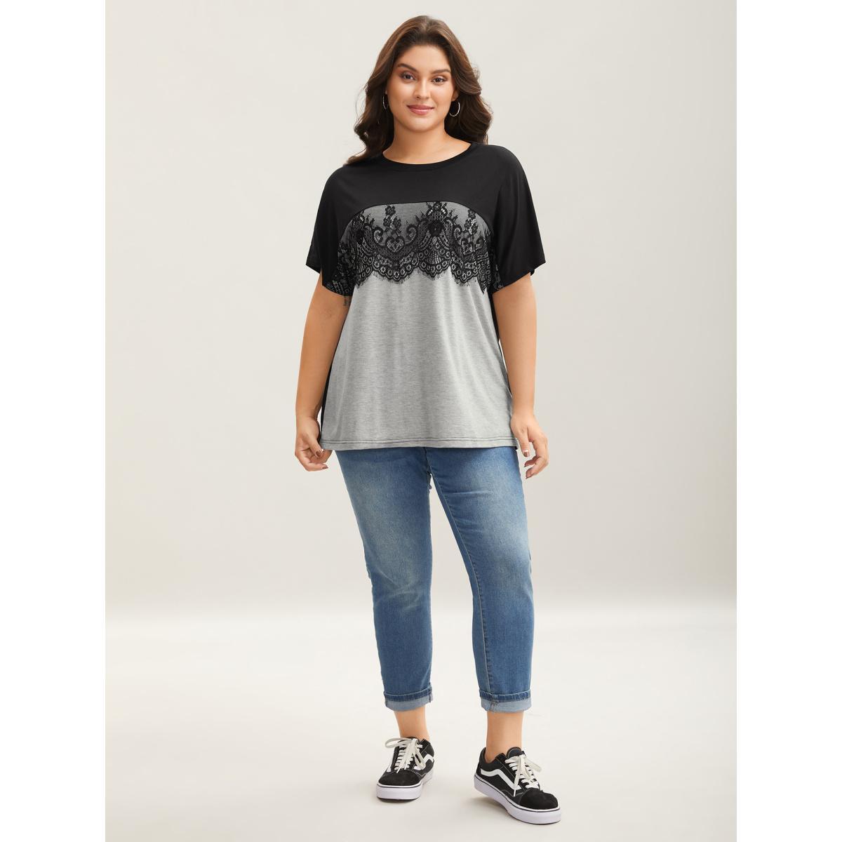 Plus Size Lace Design Color Contrast T-Shirt Black Women Casual Contrast Round Neck Everyday-Casual T-shirts BloomChic 10/M Product Image