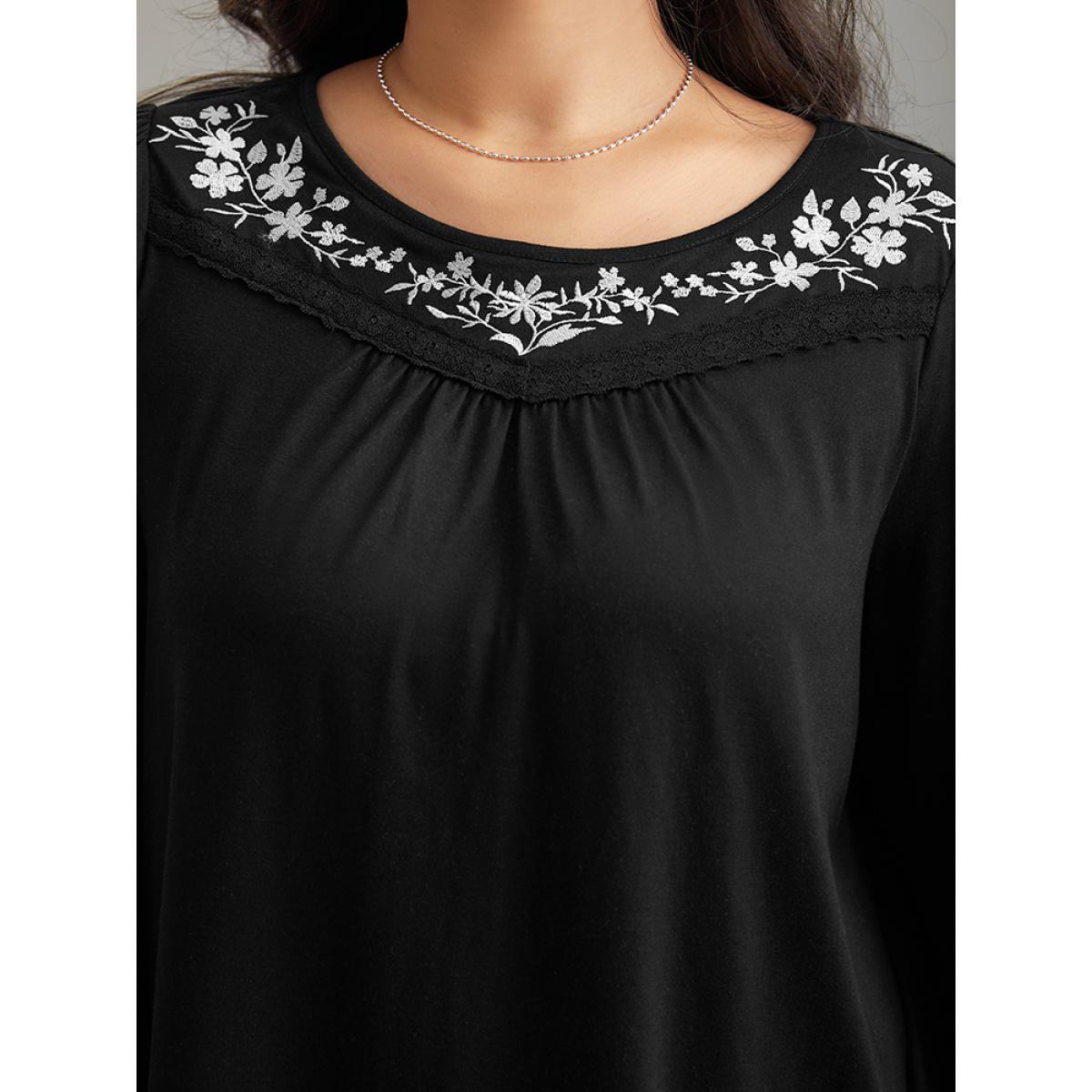Plus Size Floral Embroidered Gathered Elastic Cuffs T-shirt Black Women Elegant Elastic cuffs Silhouette Floral Print Round Neck Dailywear T-shirts BloomChic 10/M Product Image