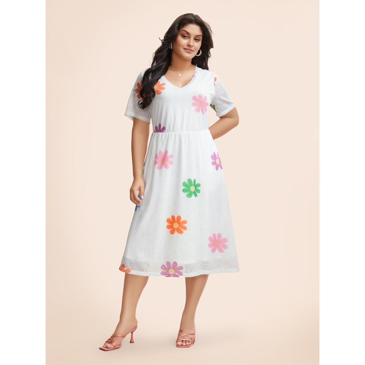 Plus Size Multi-color Floral Print Dress WhiteSmoke Women Elegant Texture V-neck Short sleeve Curvy BloomChic 26/4X Product Image