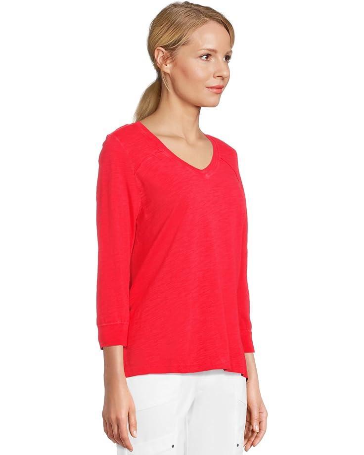 3/4 Sleeve V-Neck Tee with Curved Hem Product Image