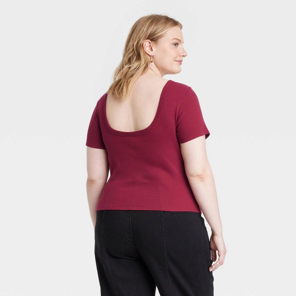 Womens Shrunken Short Sleeve Scoop Neck T-Shirt - Universal Thread Maroon XXL Product Image