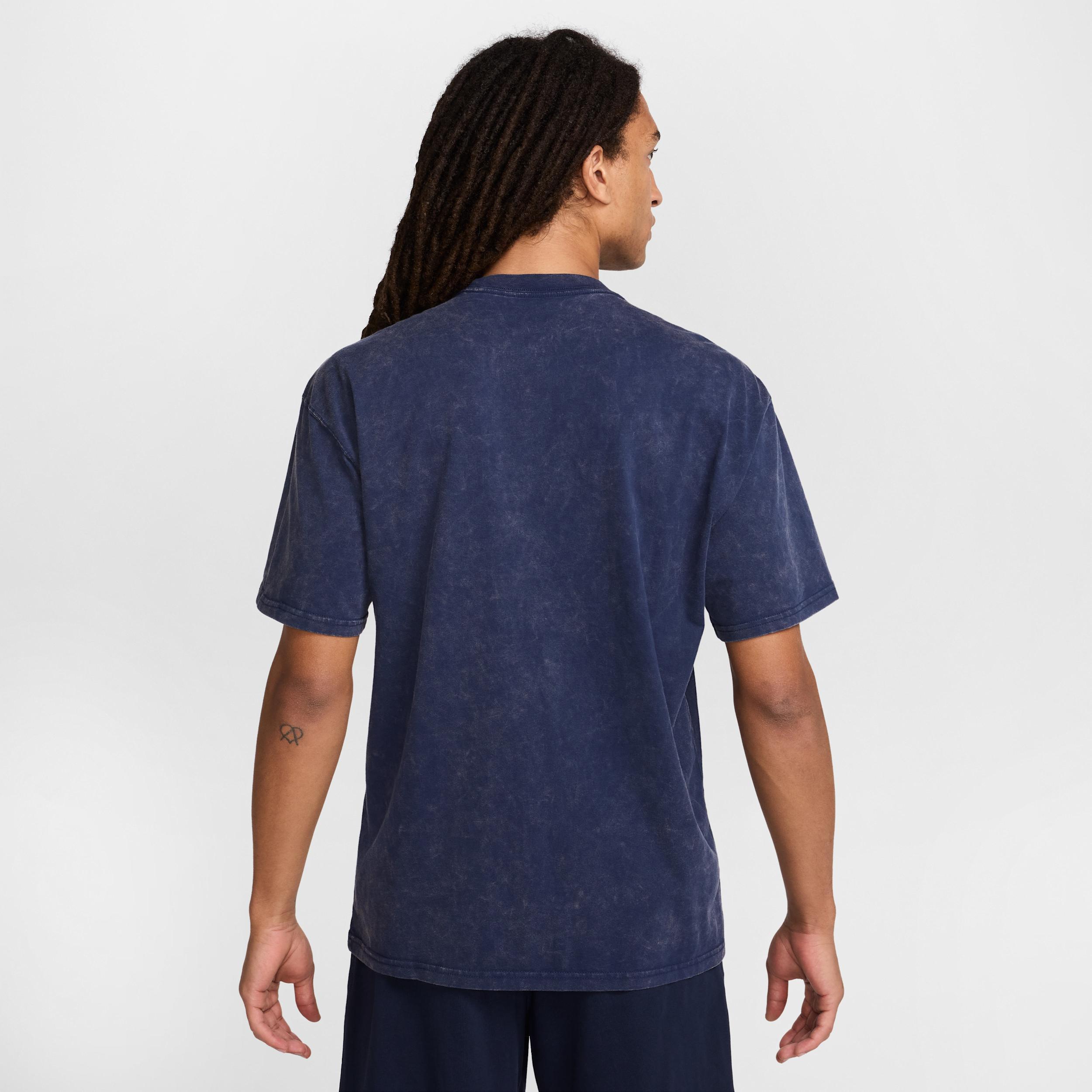 Paris Saint-Germain Premium Essentials Nike Men's Soccer T-Shirt Product Image