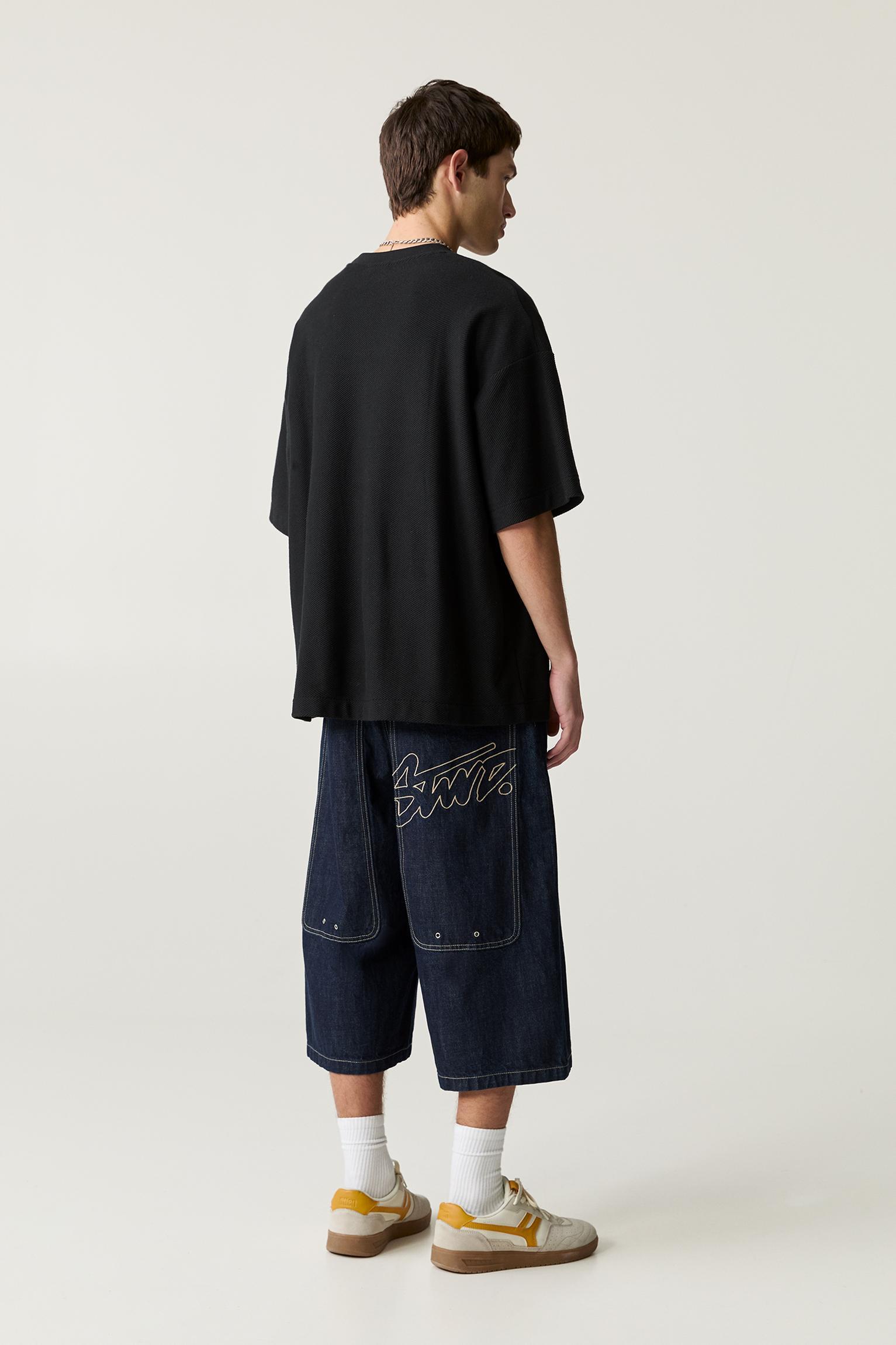 Textured short sleeve sweatshirt Product Image