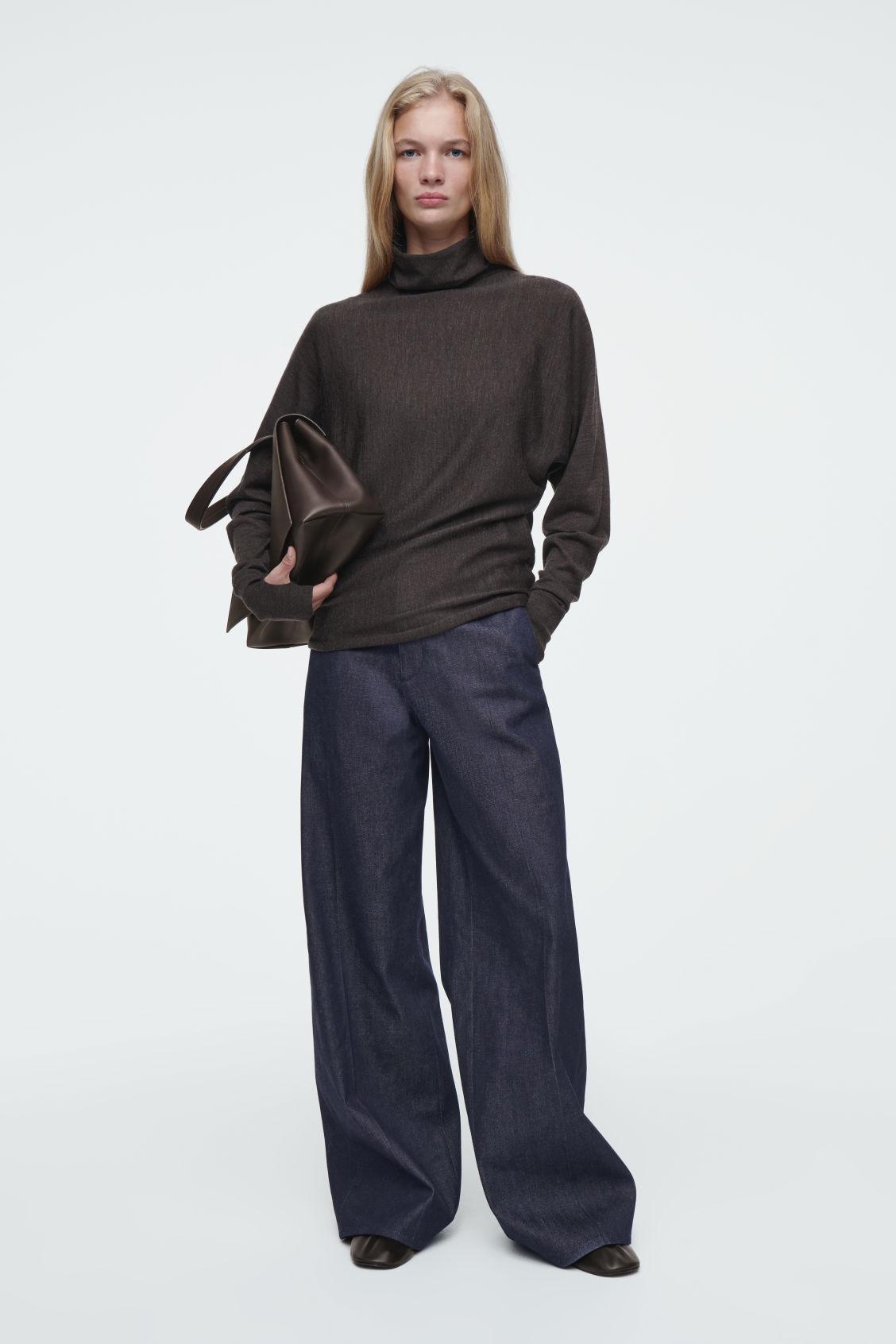 THE FUNNEL-NECK MERINO WOOL SWEATER Product Image