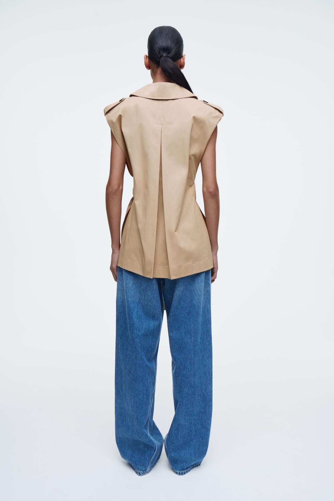 SLEEVELESS HYBRID TRENCH COAT Product Image