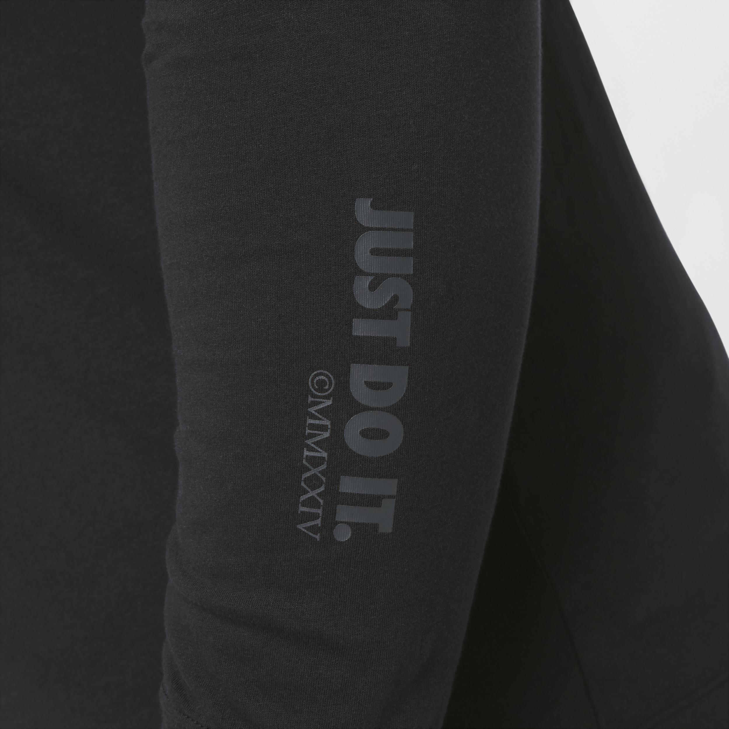 Nike Sportswear Club Long-Sleeve T-Shirt Product Image
